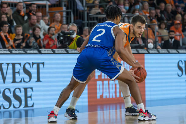 媒体的双重 媒体的双重