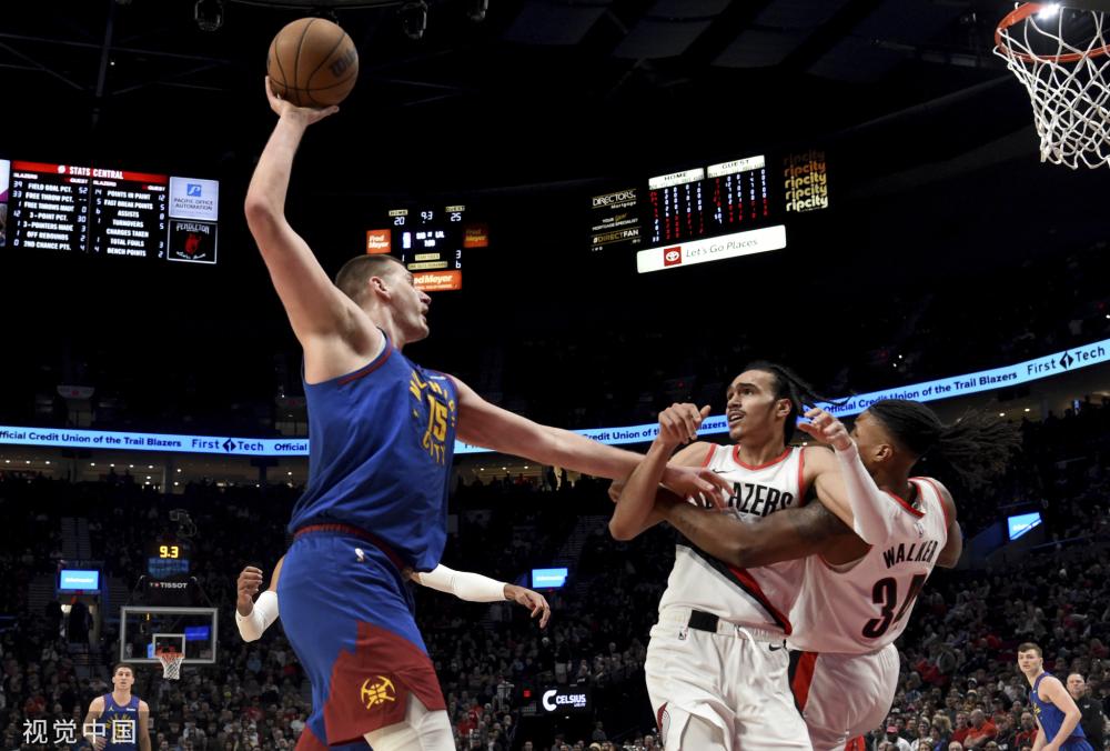 其背后是 其背后是