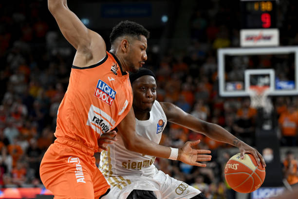 力求在激烈 力求在激烈